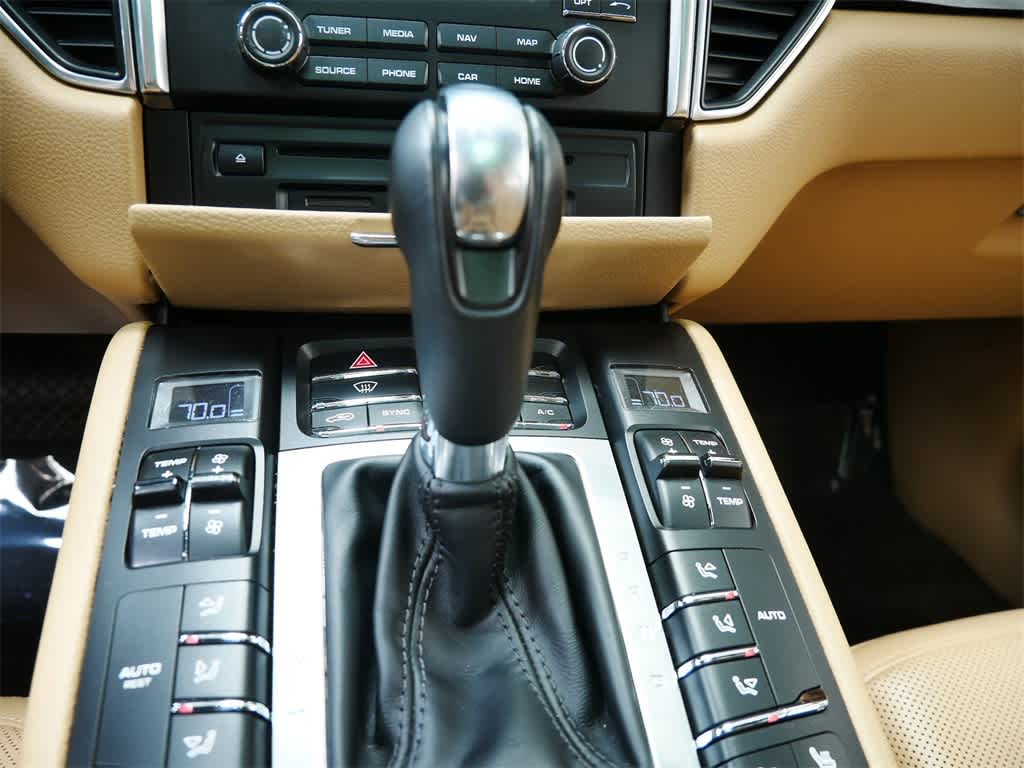 Thumbnail: 2018 Porsche Macan - 26