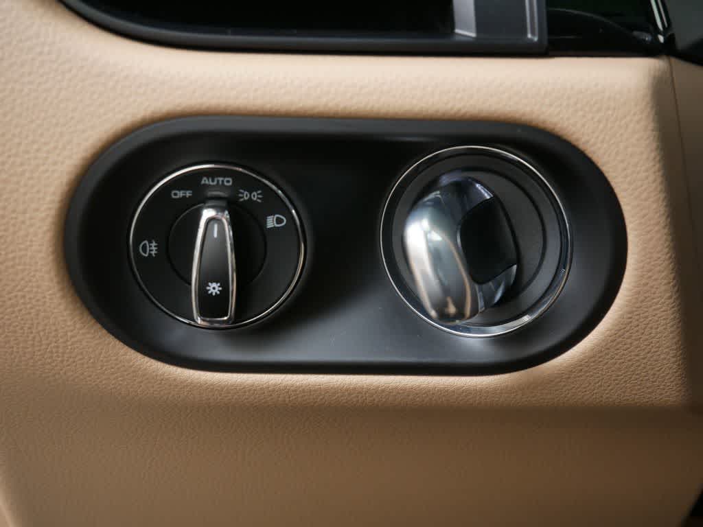 Thumbnail: 2025 Porsche Macan - 18