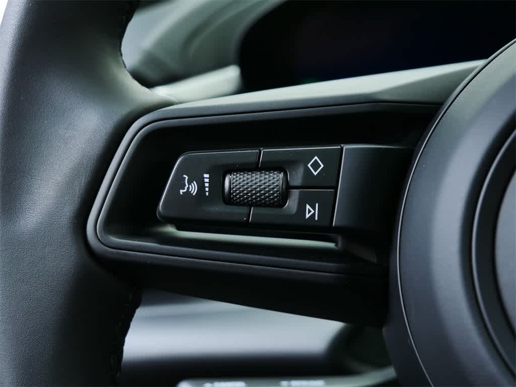 Thumbnail: 2025 Porsche Macan - 21