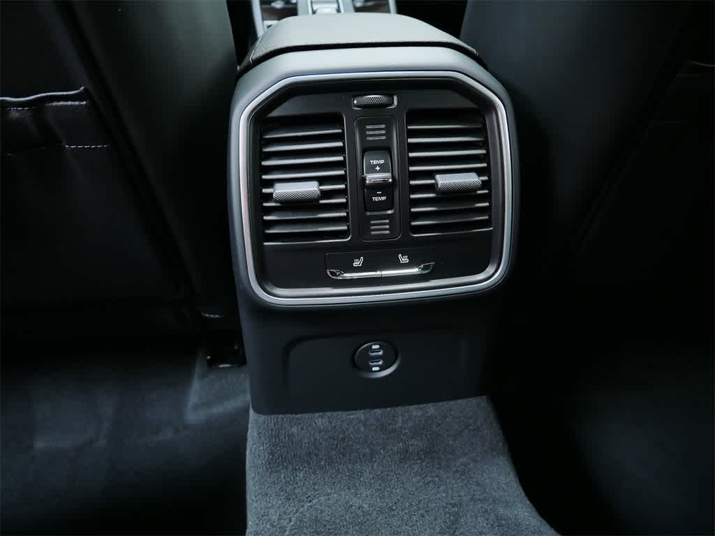 Thumbnail: 2026 Porsche Macan - 15