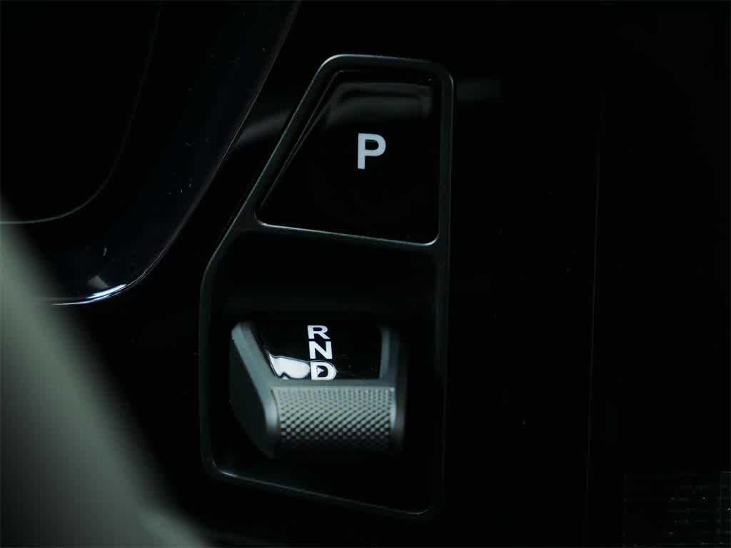 Thumbnail: 2025 Porsche Macan - 27