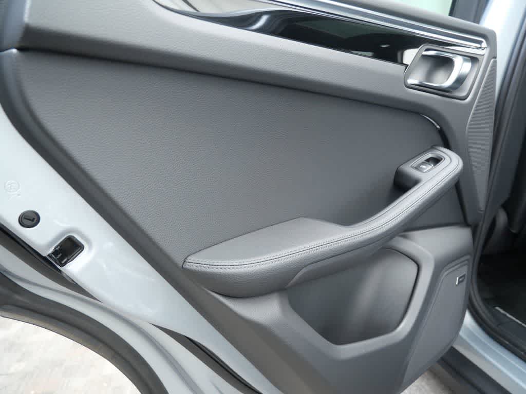 Thumbnail: 2025 Porsche Macan - 14