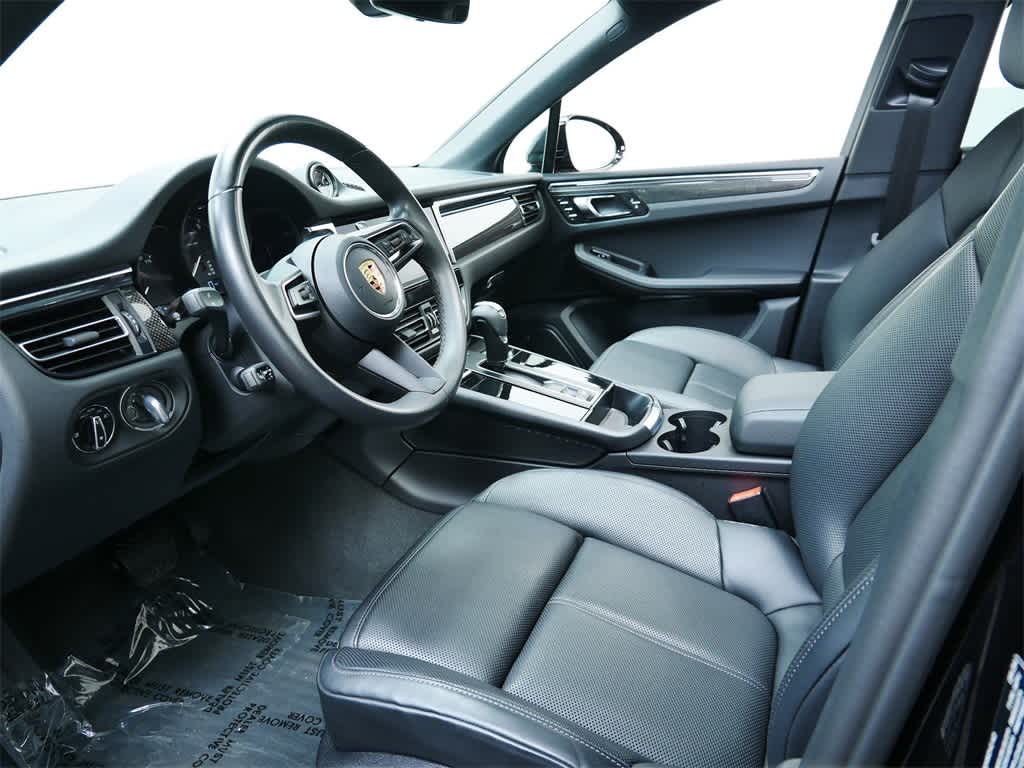 2025 Porsche Macan  11