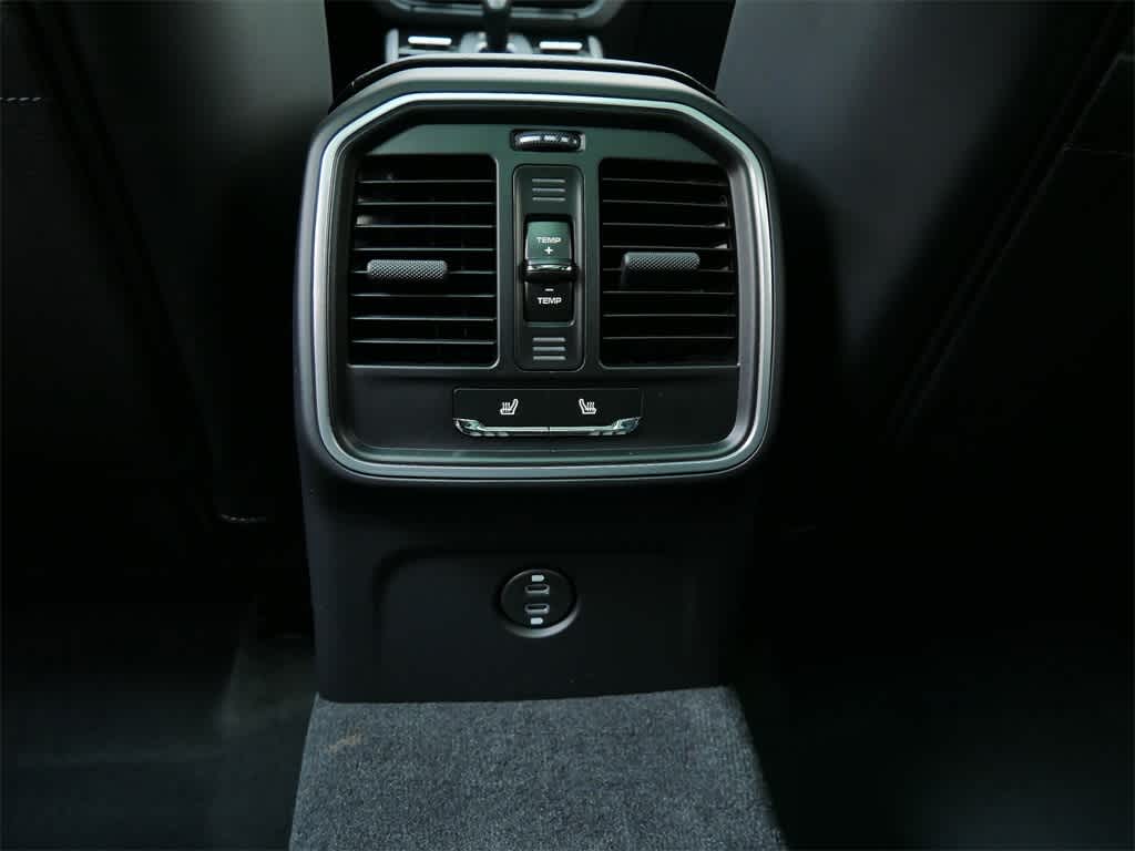 Thumbnail: 2026 Porsche Macan - 15