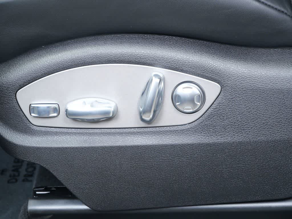 Thumbnail: 2026 Porsche Macan - 12