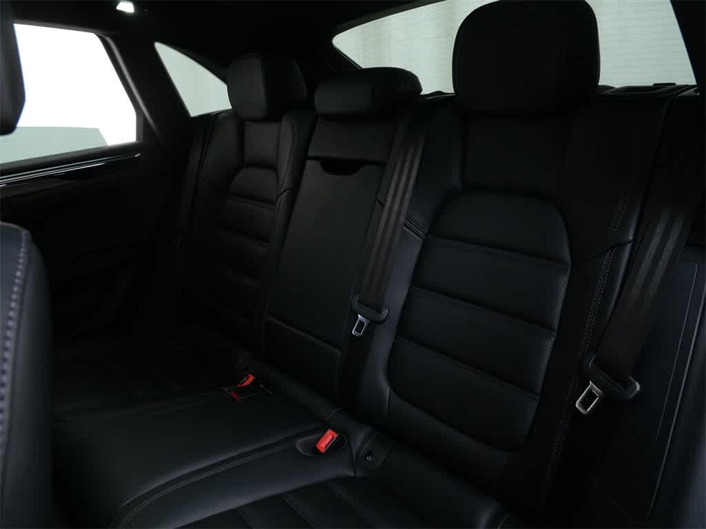 Thumbnail: 2025 Porsche Macan - 14