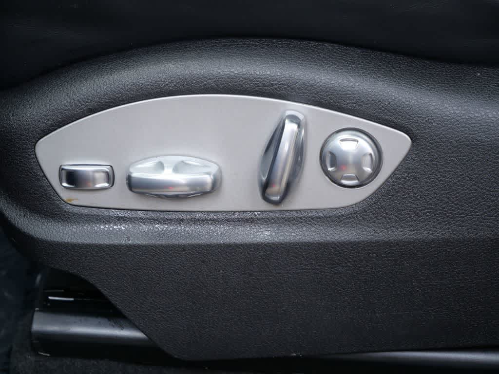 Thumbnail: 2025 Porsche Macan - 12