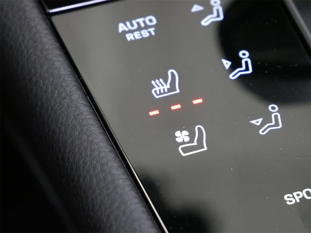 Thumbnail: 2025 Porsche Macan - 19