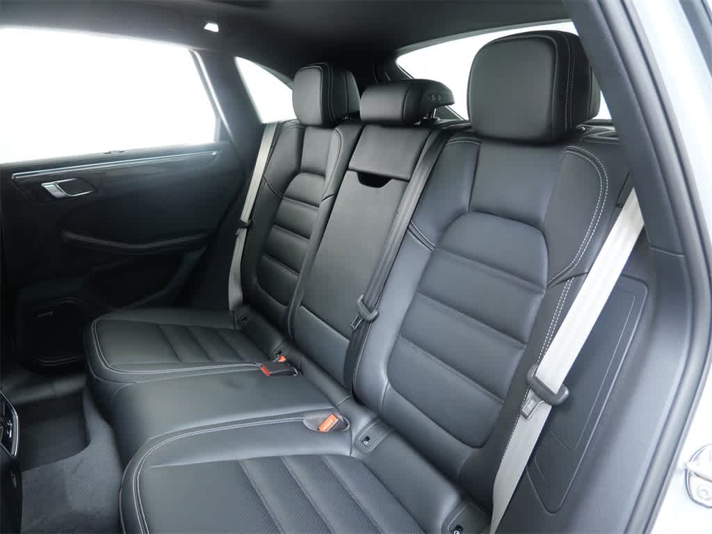 Thumbnail: 2026 Porsche Macan - 16