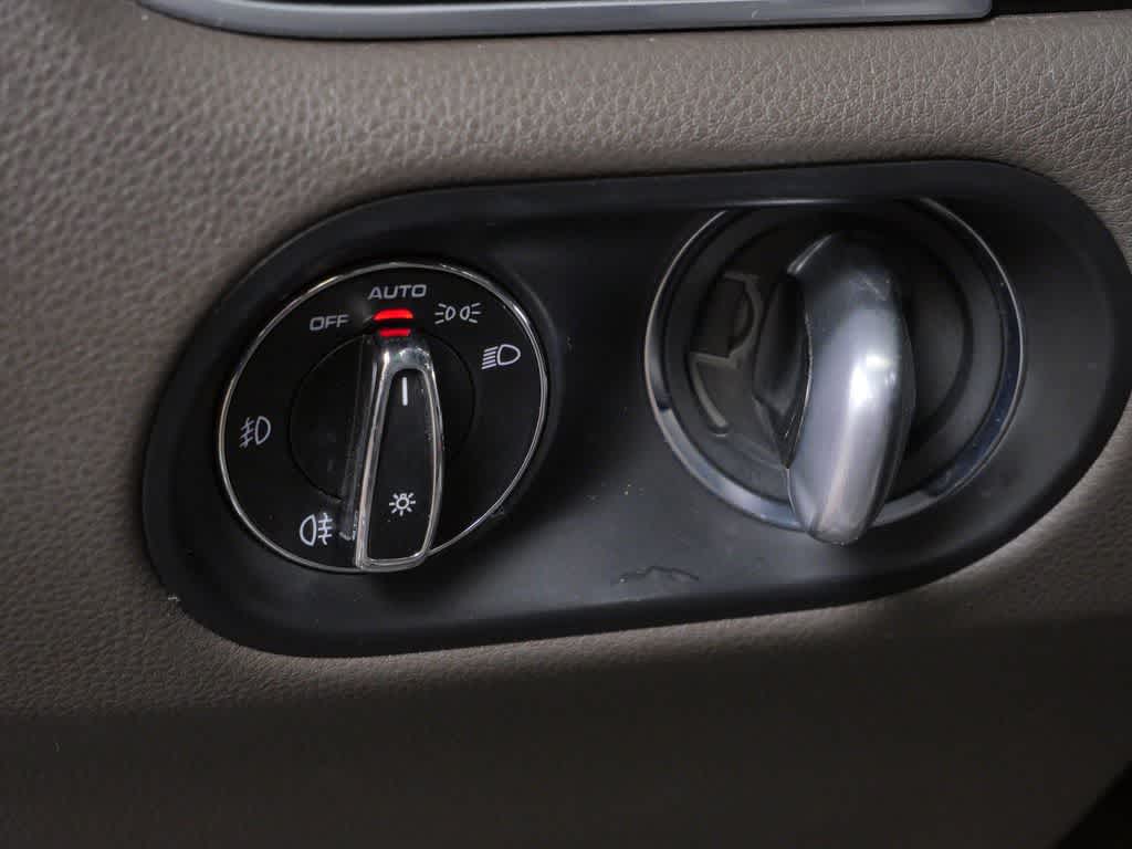 Thumbnail: 2018 Porsche Macan - 18