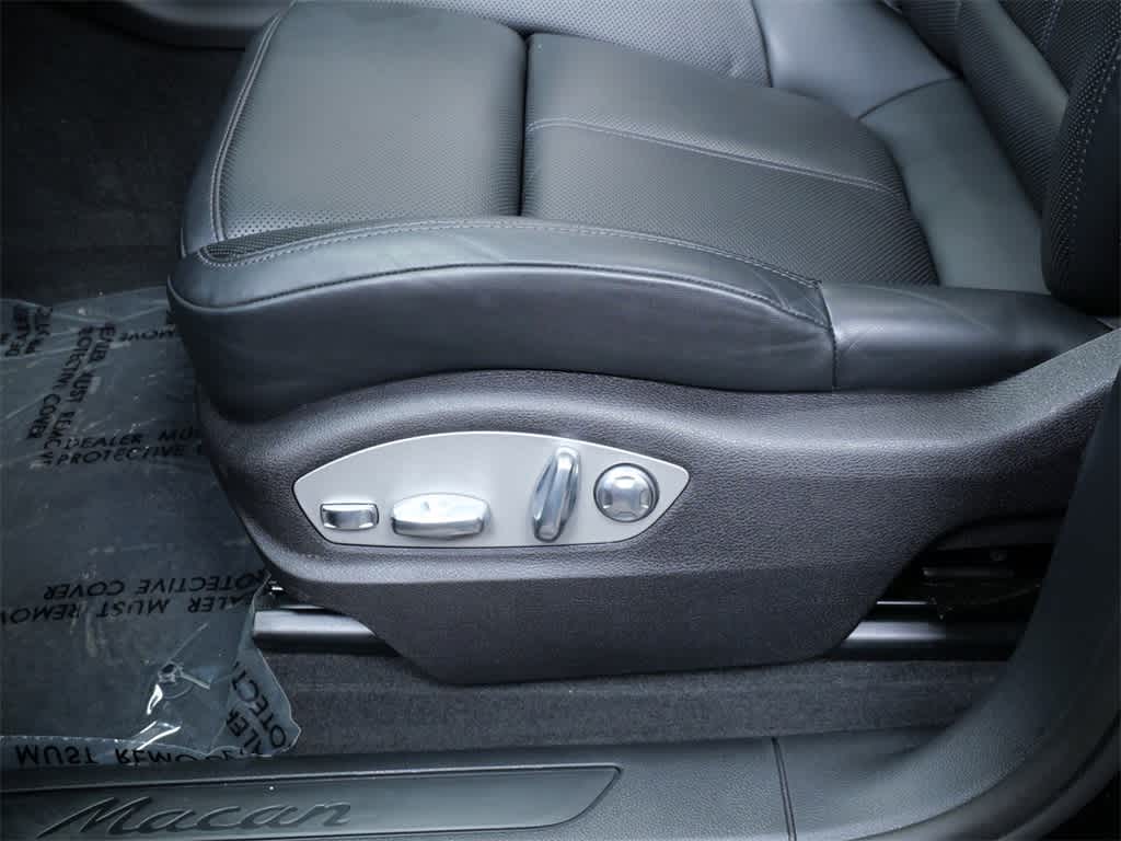 Thumbnail: 2025 Porsche Macan - 16