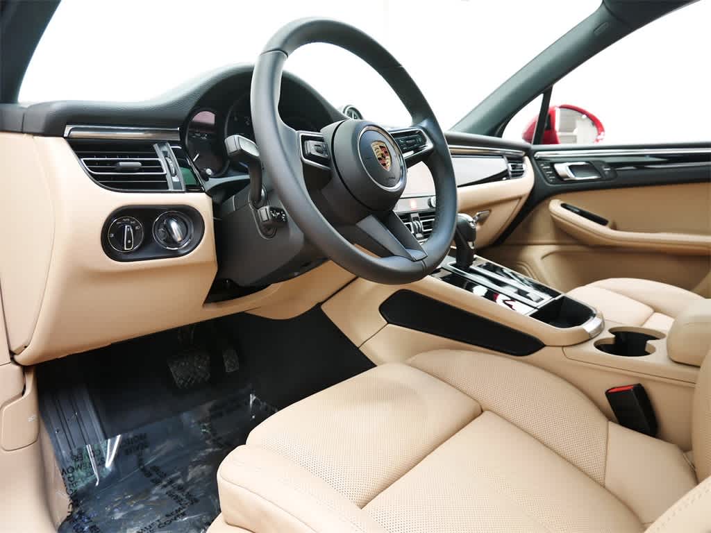 Thumbnail: 2026 Porsche Macan - 4