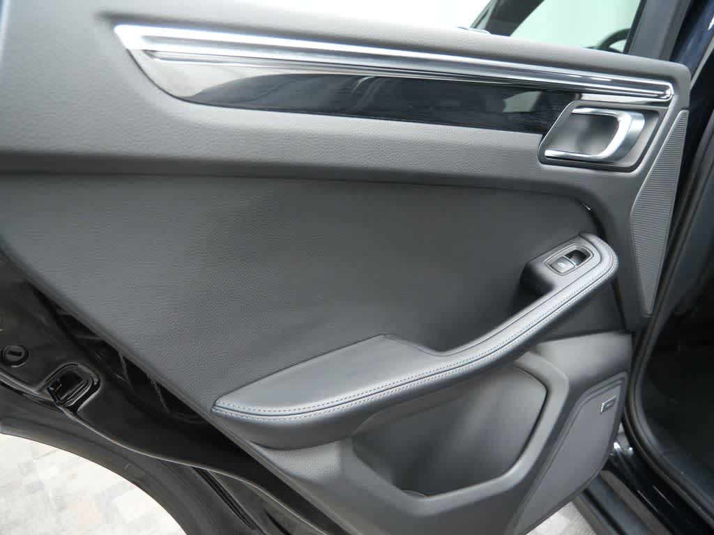 Thumbnail: 2025 Porsche Macan - 14