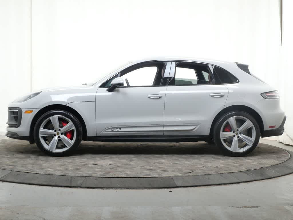 Thumbnail: 2026 Porsche Macan - 2