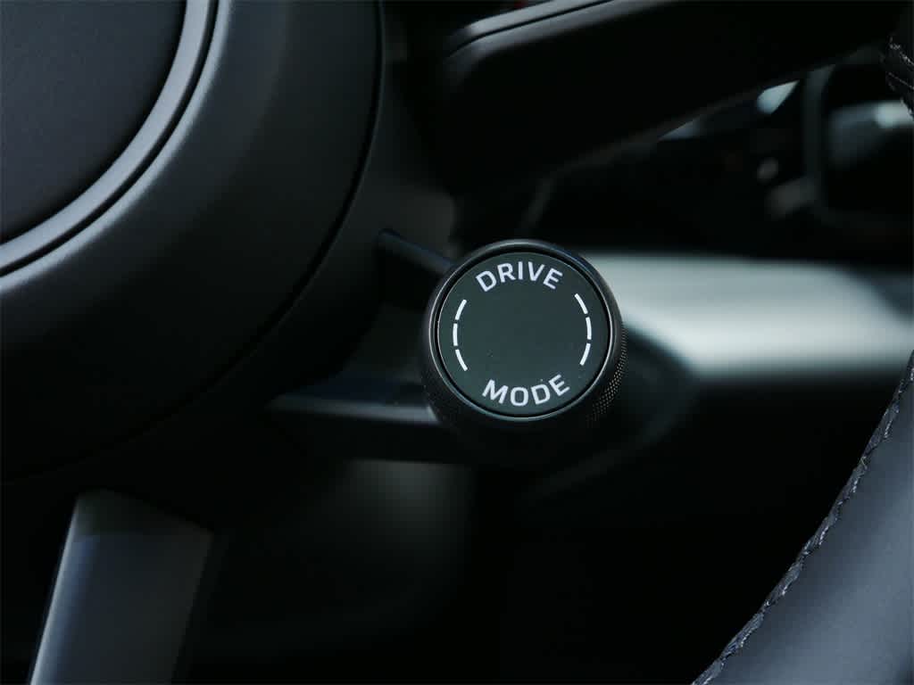 Thumbnail: 2025 Porsche Macan - 20