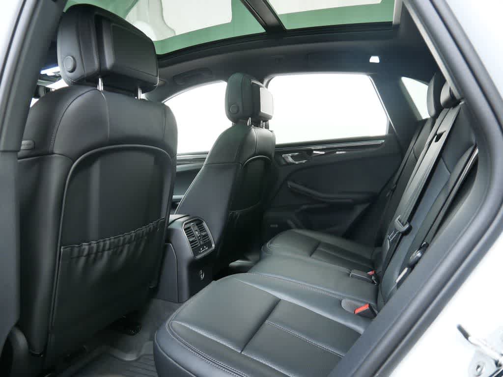 Thumbnail: 2025 Porsche Macan - 13