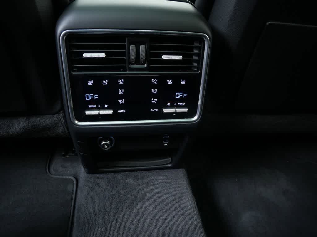 Thumbnail: 2023 Porsche Cayenne - 15