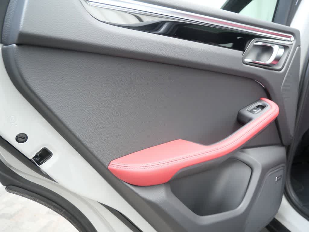 Thumbnail: 2026 Porsche Macan - 14