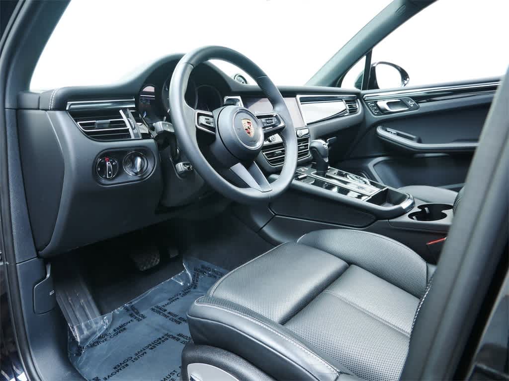 Thumbnail: 2024 Porsche Macan - 3