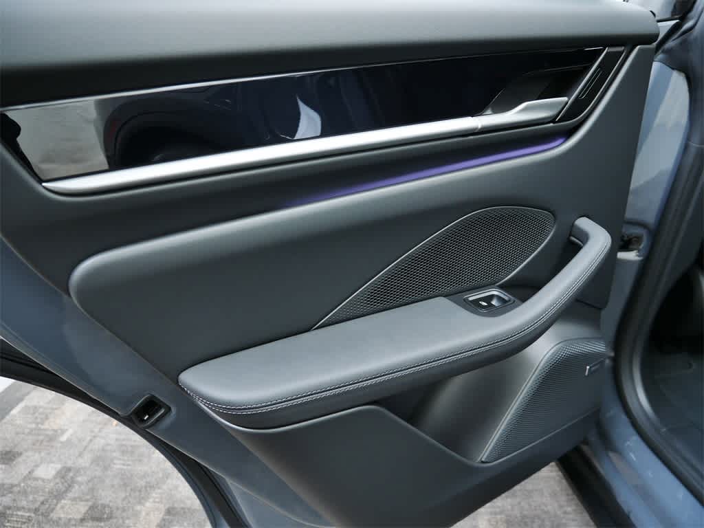 Thumbnail: 2025 Porsche Macan - 14