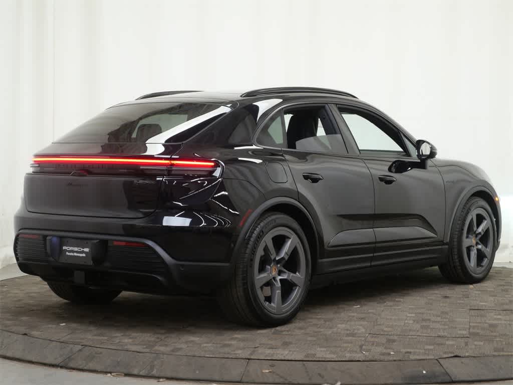 Thumbnail: 2026 Porsche Macan - 7