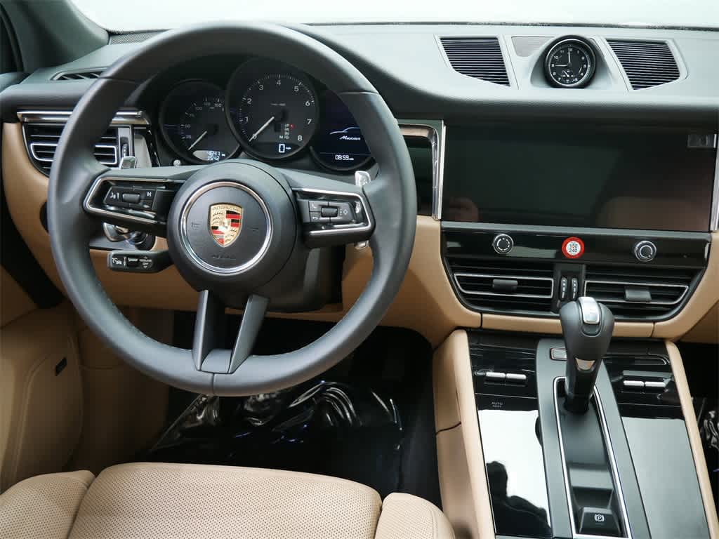 Thumbnail: 2025 Porsche Macan - 16