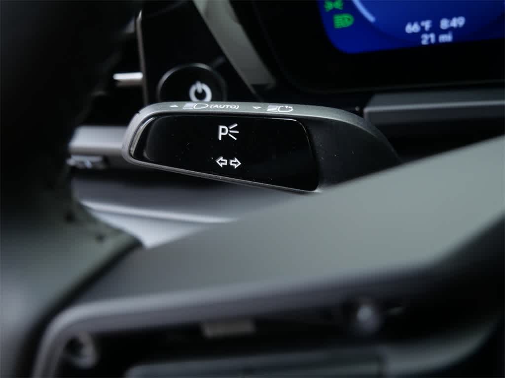 Thumbnail: 2026 Porsche Macan - 25