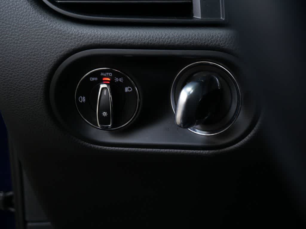 Thumbnail: 2025 Porsche Macan - 17