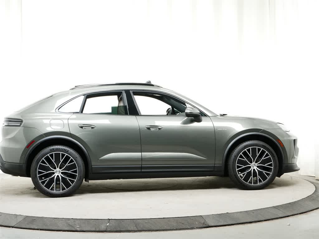 Thumbnail: 2024 Porsche Macan - 8