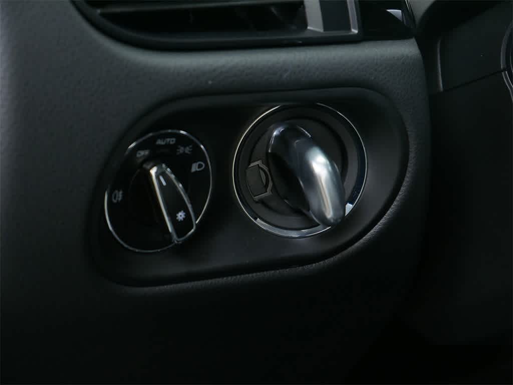 Thumbnail: 2025 Porsche Macan - 18