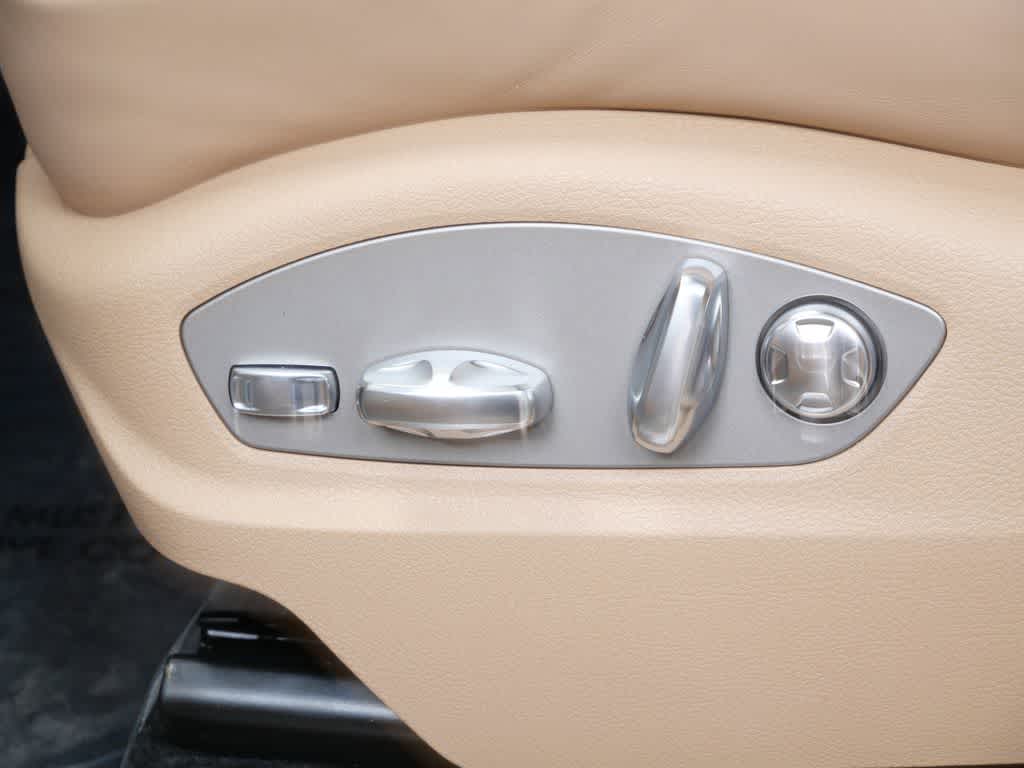 Thumbnail: 2026 Porsche Macan - 12