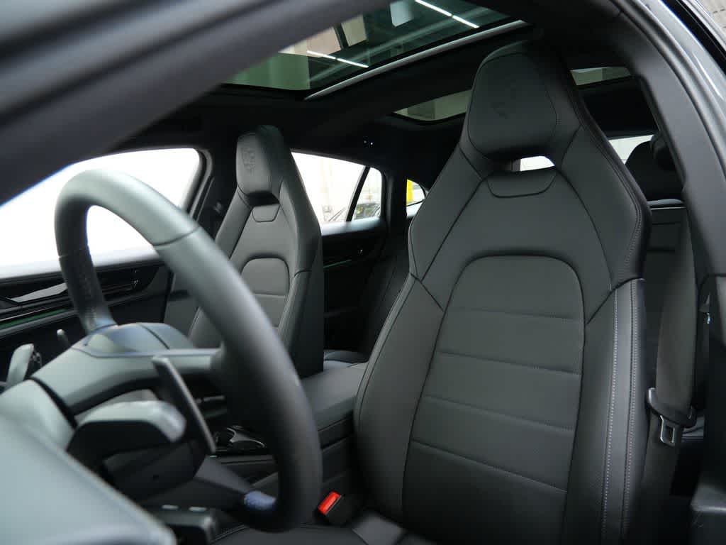 Thumbnail: 2025 Porsche Panamera - 5