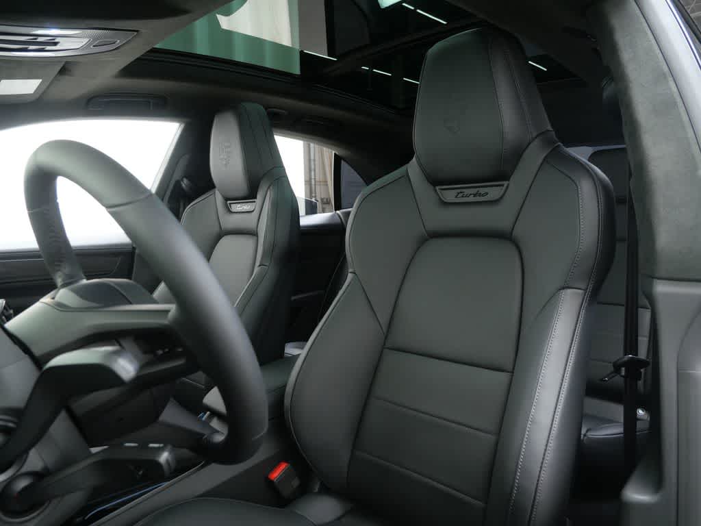 Thumbnail: 2026 Porsche Macan - 5