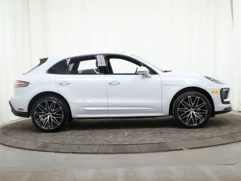 Thumbnail: 2026 Porsche Macan - 8