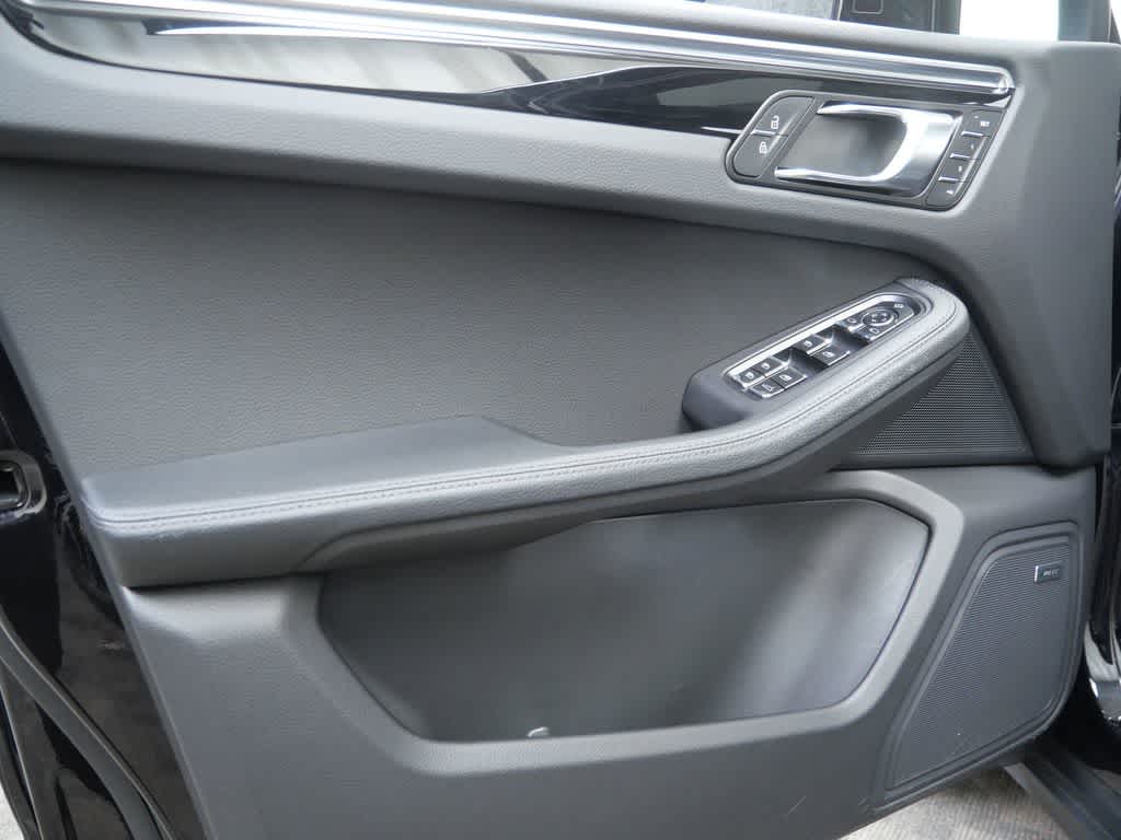 Thumbnail: 2024 Porsche Macan - 11