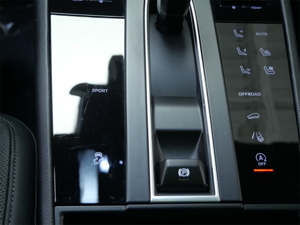 Thumbnail: 2025 Porsche Macan - 26