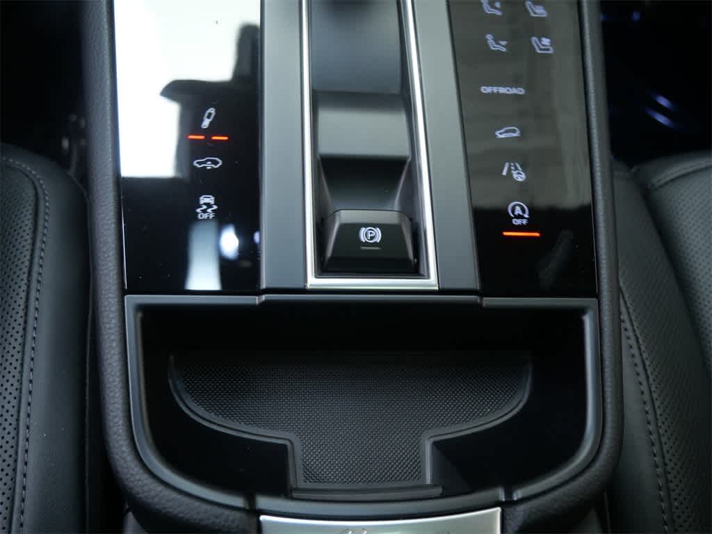 Thumbnail: 2025 Porsche Macan - 20