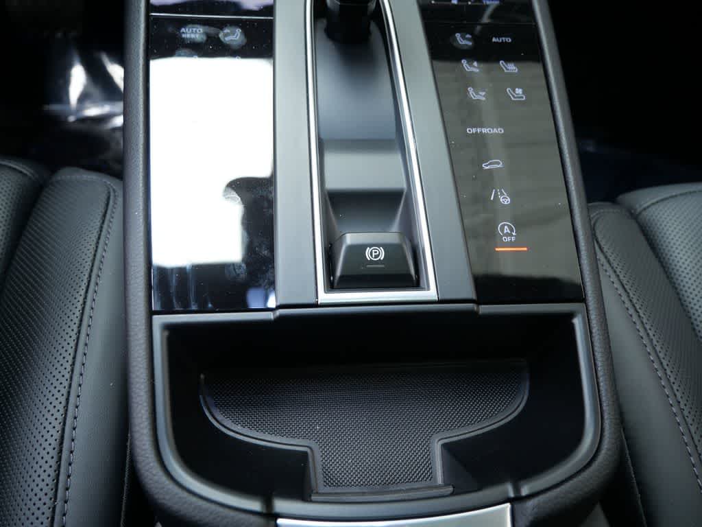 Thumbnail: 2025 Porsche Macan - 23