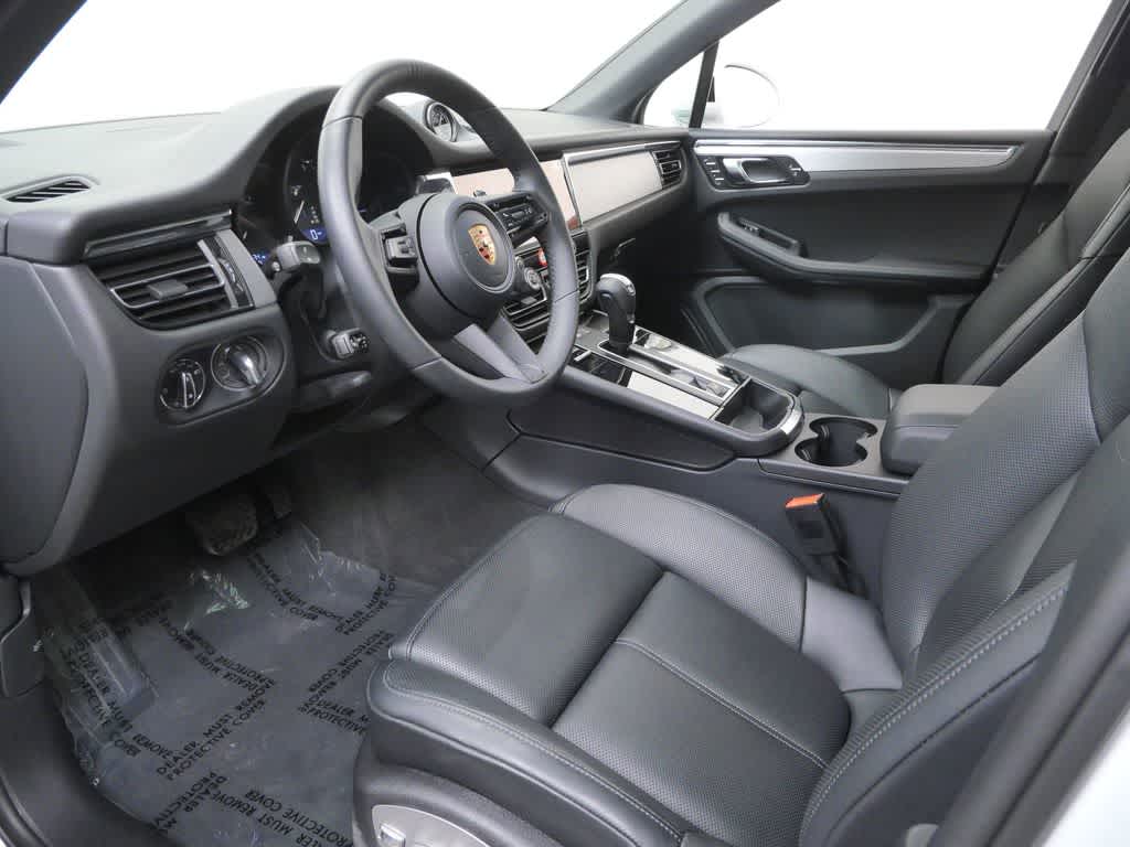Thumbnail: 2026 Porsche Macan - 4
