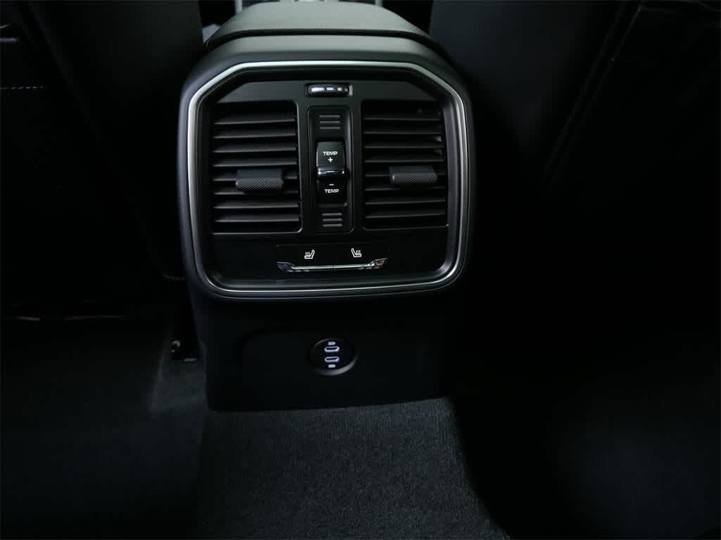 Thumbnail: 2025 Porsche Macan - 15