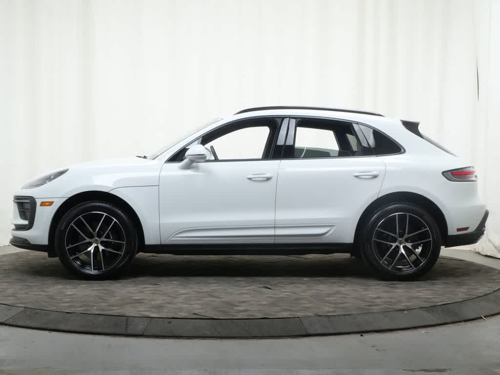 Thumbnail: 2026 Porsche Macan - 2