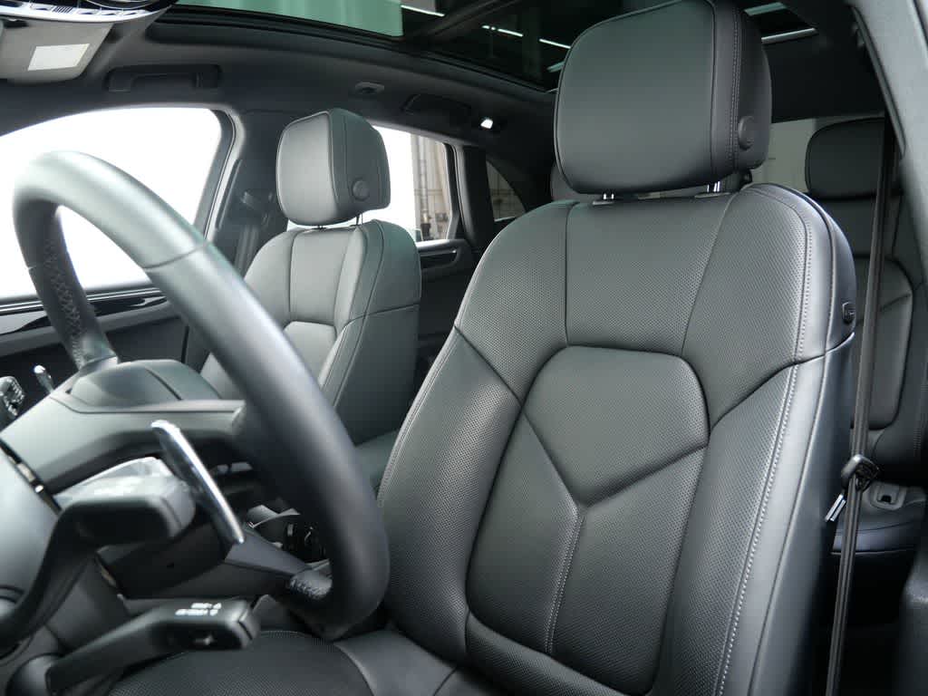 Thumbnail: 2024 Porsche Macan - 5