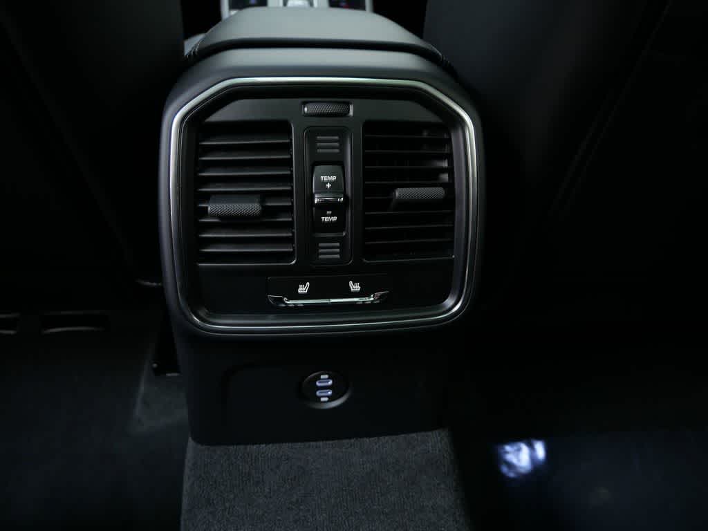 Thumbnail: 2025 Porsche Macan - 15