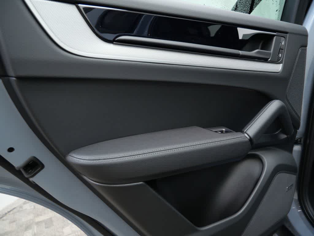 Thumbnail: 2026 Porsche Cayenne - 14