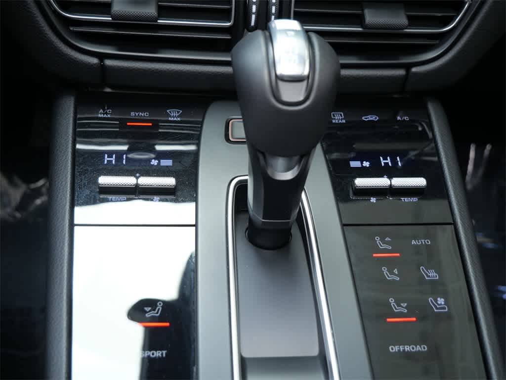 Thumbnail: 2025 Porsche Macan - 24