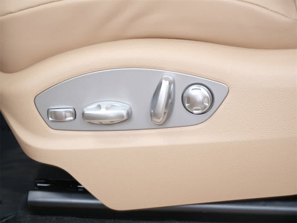 Thumbnail: 2026 Porsche Macan - 12