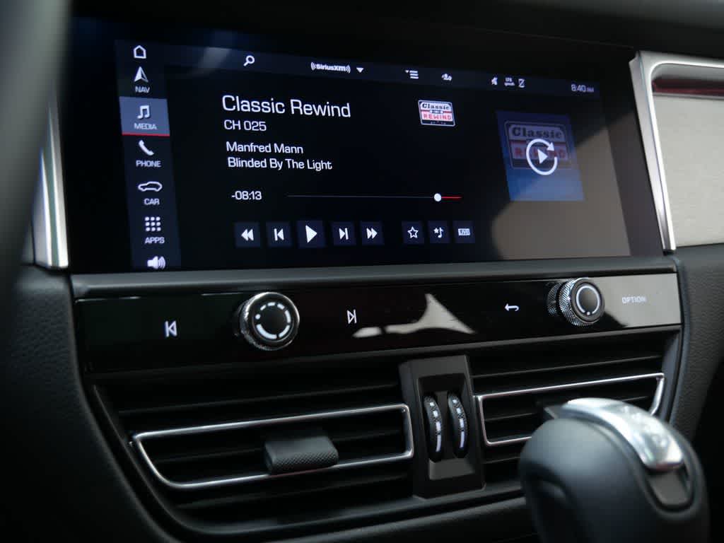 Thumbnail: 2022 Porsche Macan - 25