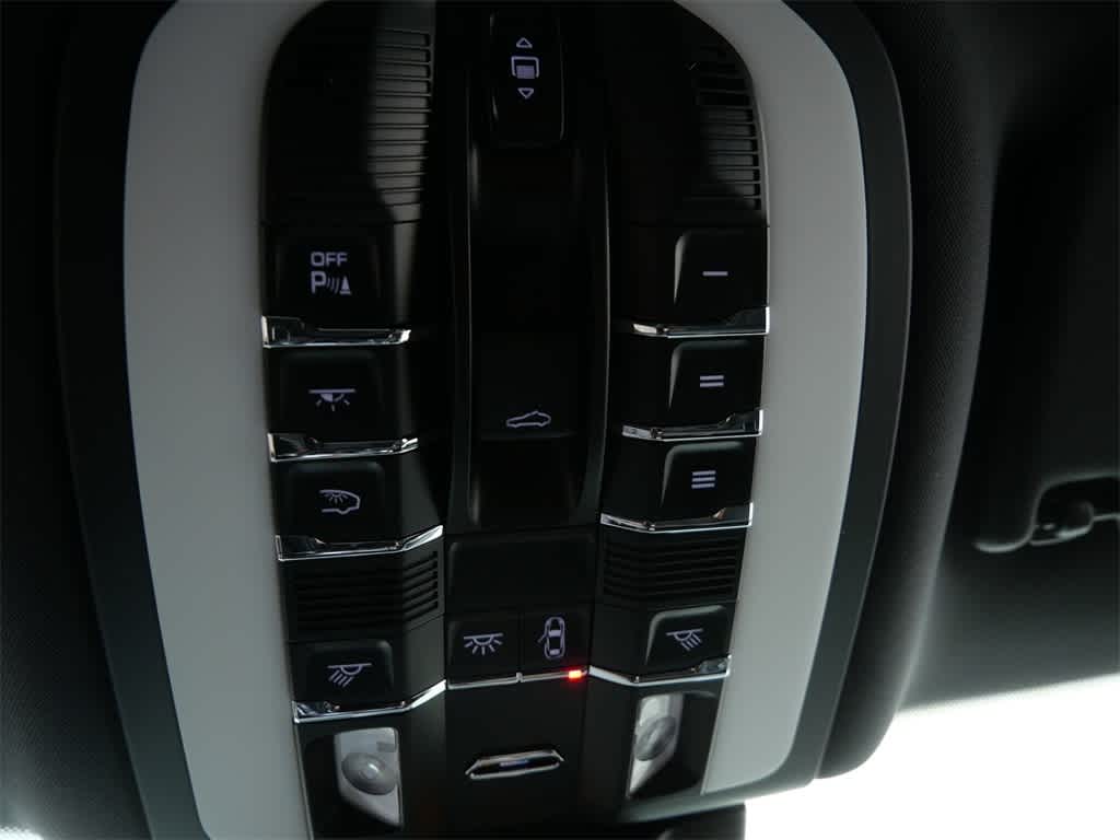 Thumbnail: 2025 Porsche Macan - 27