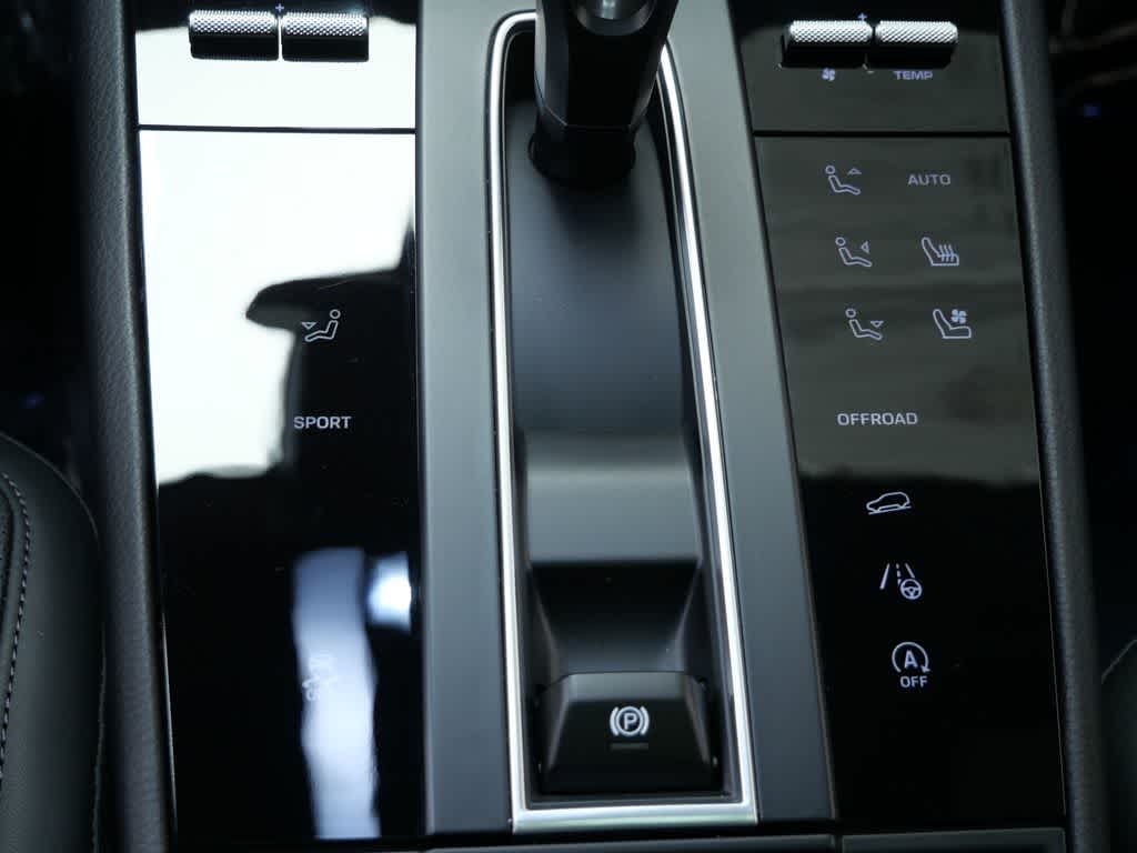 Thumbnail: 2026 Porsche Macan - 26