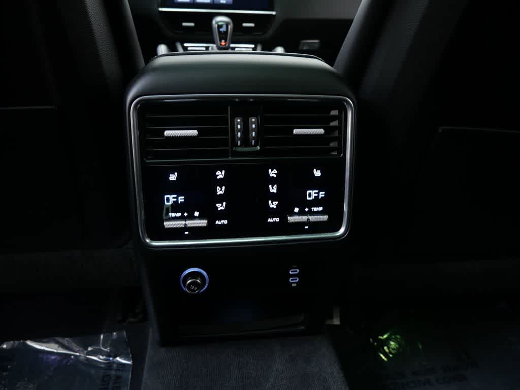 Thumbnail: 2023 Porsche Cayenne - 16